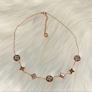 Gold flowers mother of pearls necklace